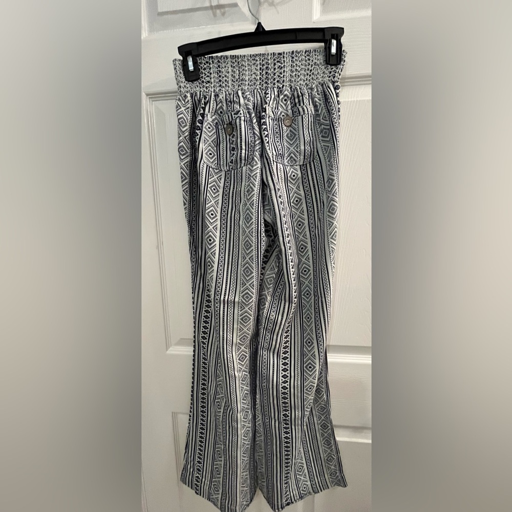 Rewash Blue and White Geometric Patterned Women's Wide Leg Linen Blend Pants - Picture 4 of 8